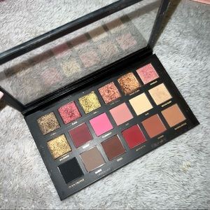 Huda Beauty Rose Gold eyeshadow palette